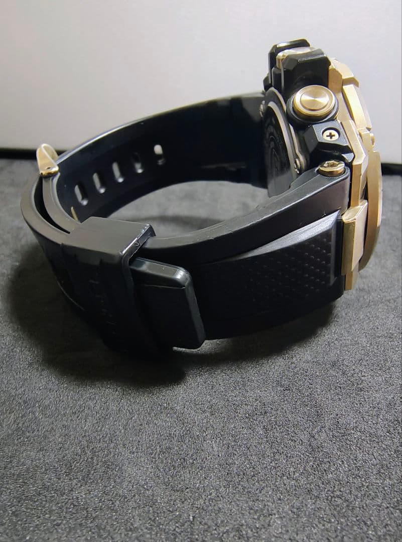 タ*イ様 G-SHOCK GST-B100GB-1A