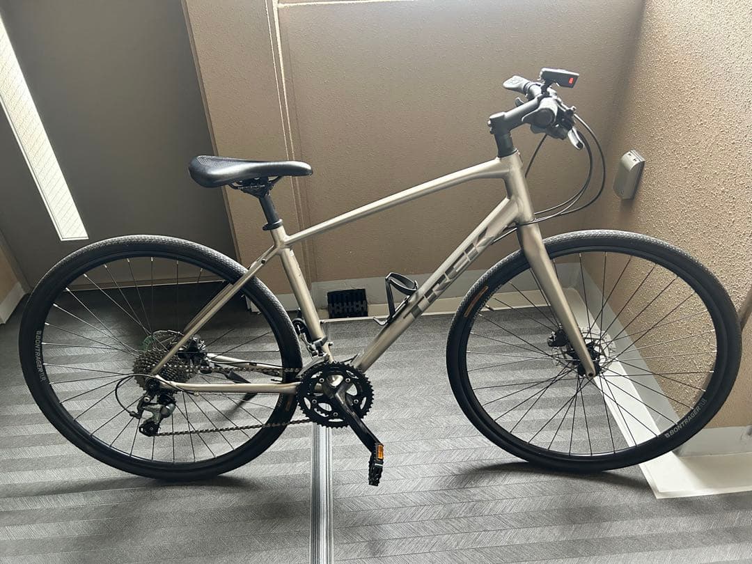 ［直接引取 大阪限定］TREK FX4 DISC 2020年モデル クロスバイク