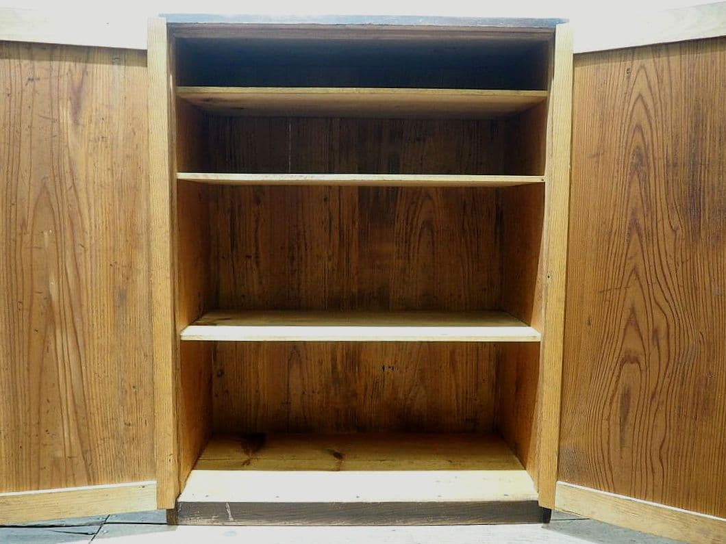 1304 　観音扉の飾り棚　収納棚　キャビネット　ケース　レトロ　ビンテージ