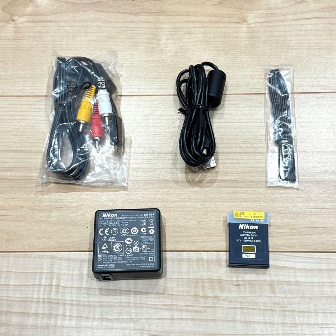 【極美品】　Nikon ニコン　COOLPIX S8200 デジカメ　コンデジ