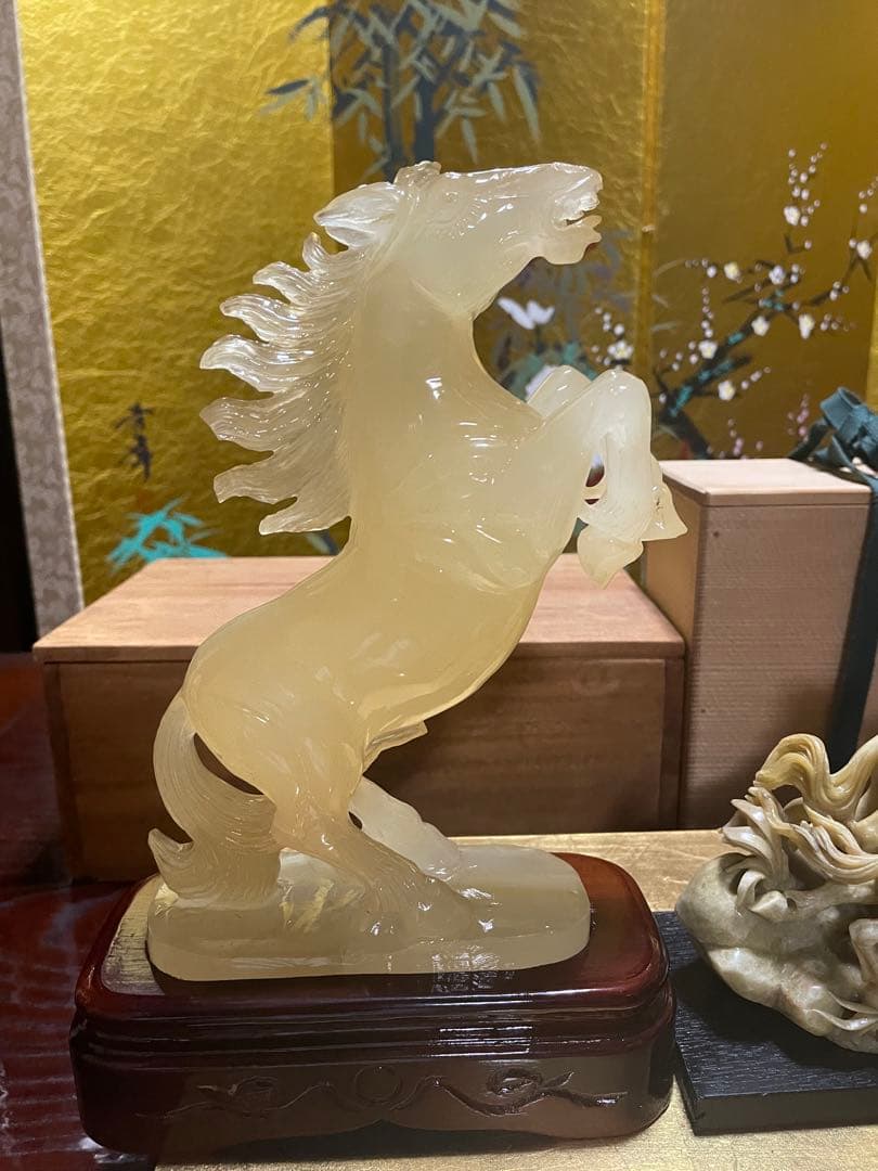 翡翠と石の馬のセット