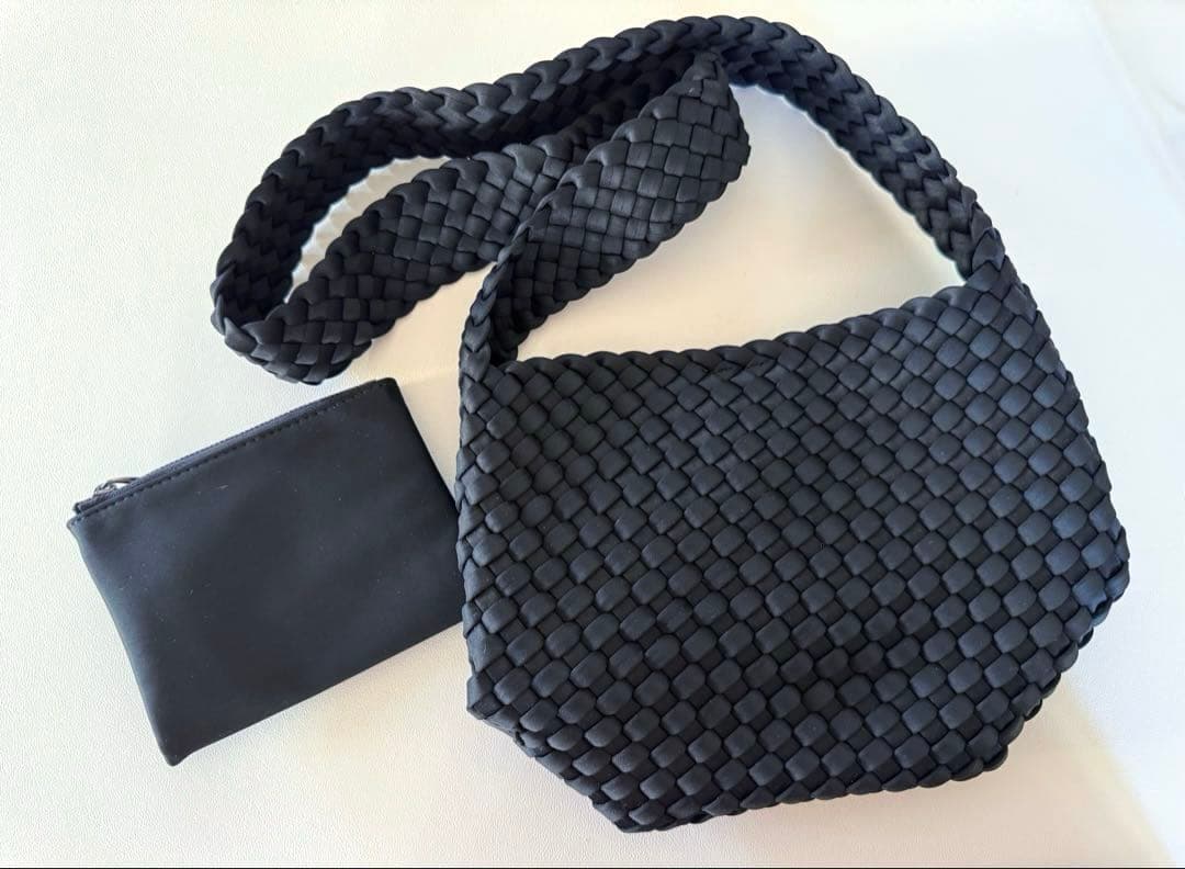 ♥️新品未使用♥️ NAGHEDI ナゲディ クロスボディバッグ ショルダー 軽量