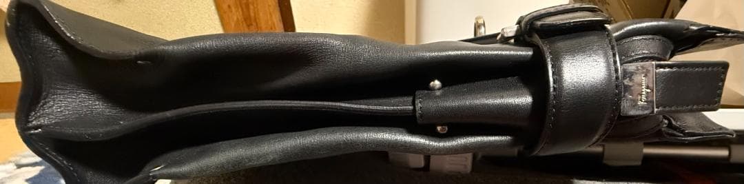 【特別セール中】 はなちゃん:フェラガモ黒 ハンドバッグ/ビジネスバック