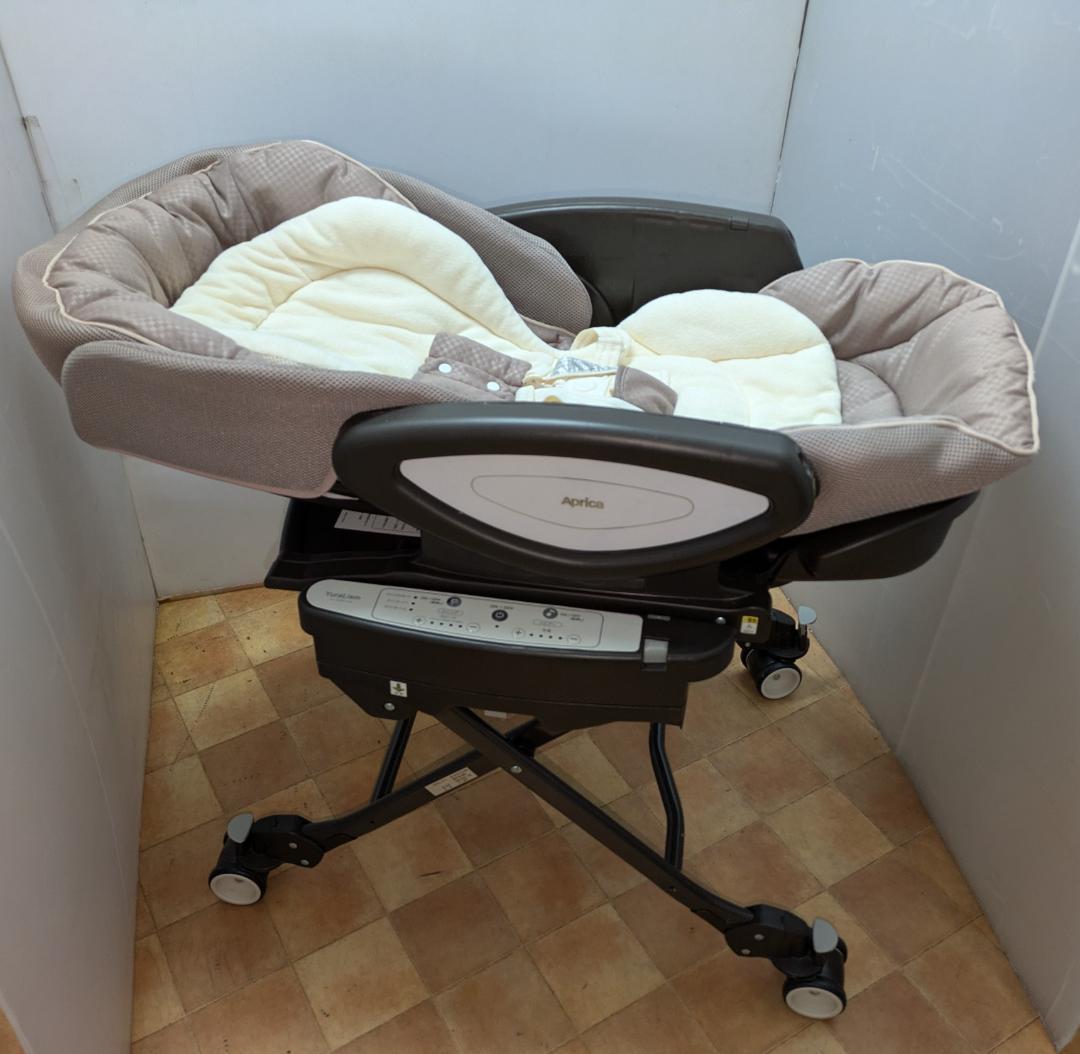 綺麗/ユラリズムオート/アップリカ電動ラック/新生児～４８カ月/洗濯済