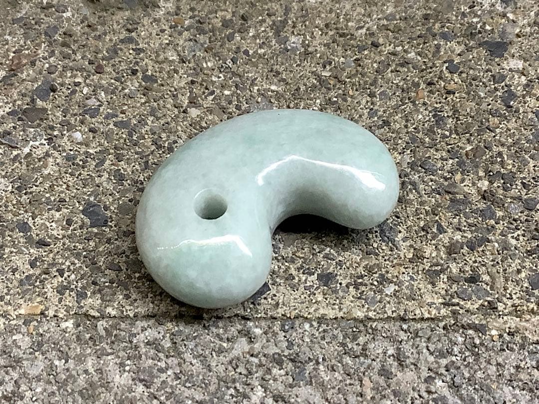 ⭕️ ⭕️神宿る本物の勾玉‼️　吉祥開運　糸魚川翡翠*ジェダイト　外部鑑定鑑別書付‼️