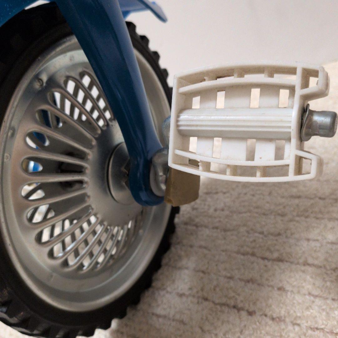 カラフルな三輪車 コアラデザイン