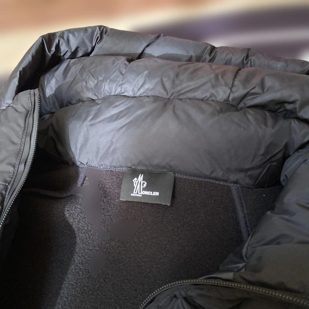 MONCLER フード付き ブラックダウンジャケット