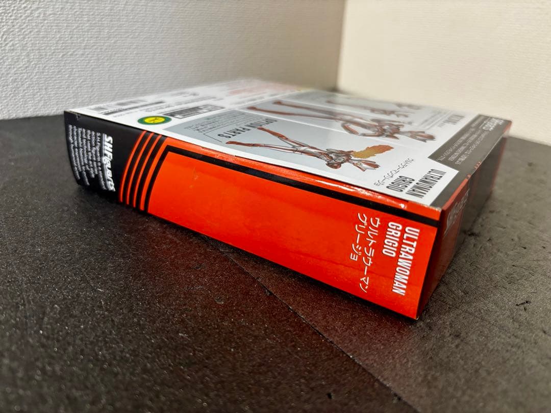 S.H.フィギュアーツ　ウルトラウーマングリージョ　フィギュア　ウルトラマン