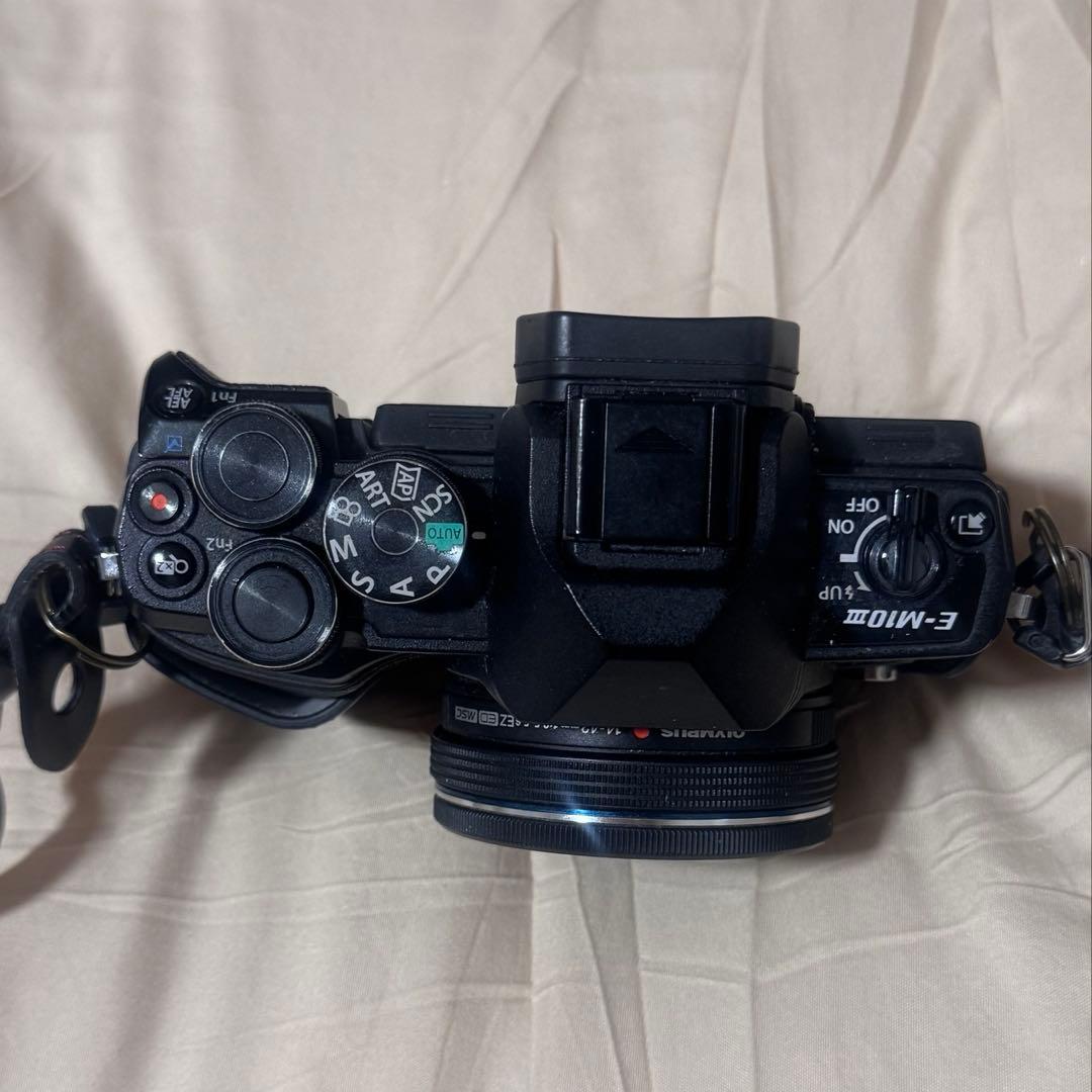 【若干欠陥あり】OLYMPUS OM-D E-M10III【美品】