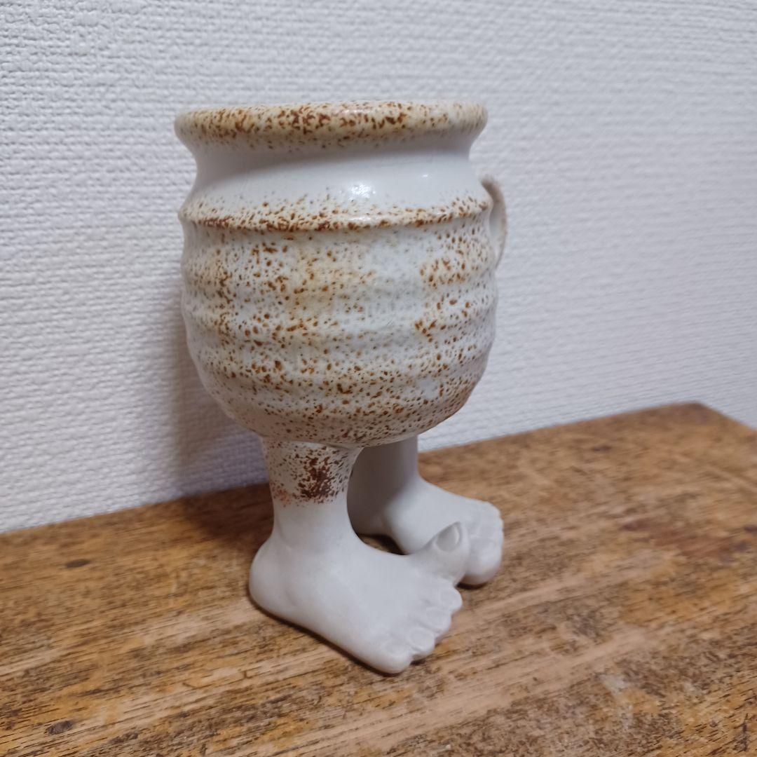 足の生えたカップ