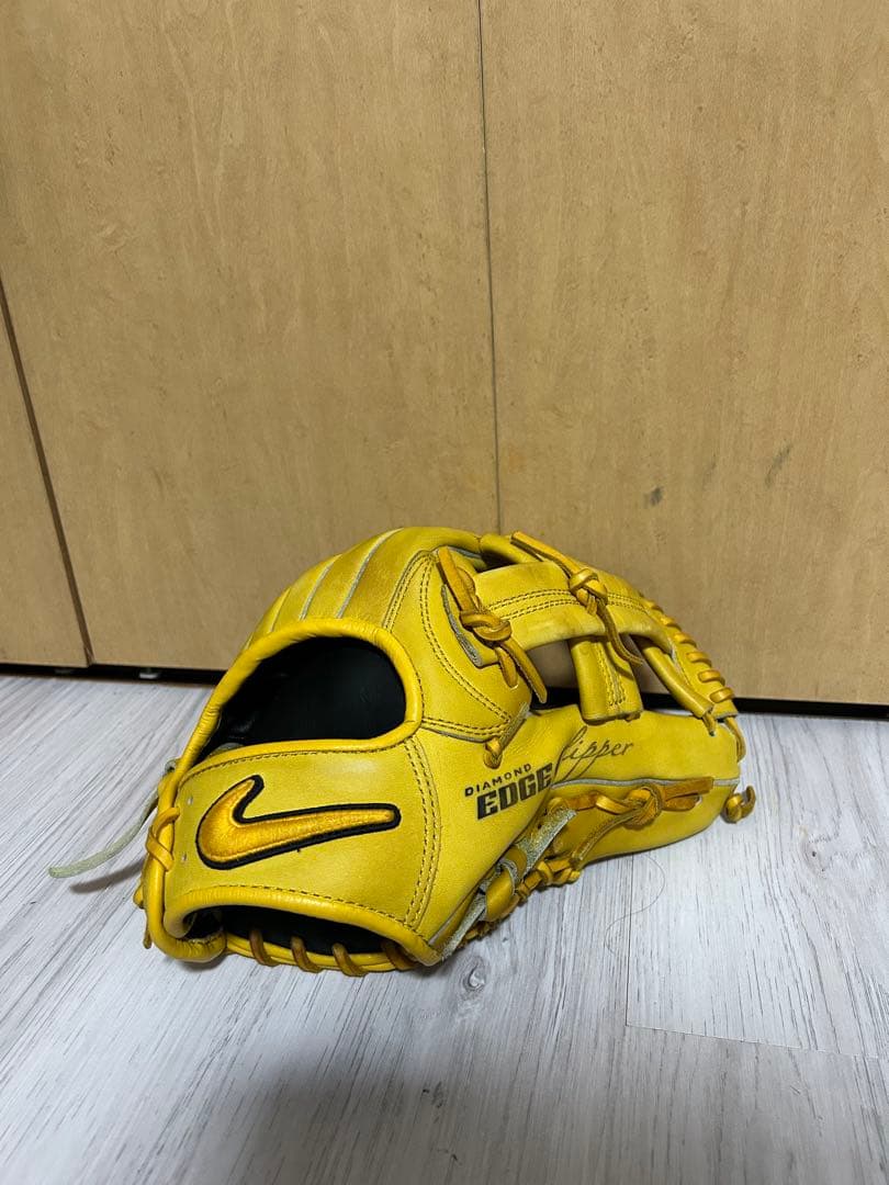 Nike グローブ イエロー