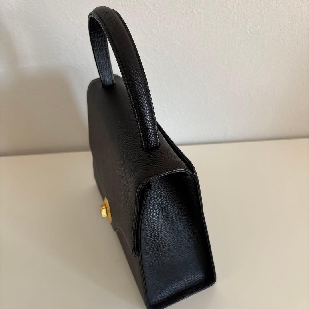 GIVENCHY 黒 レザーハンドバッグ