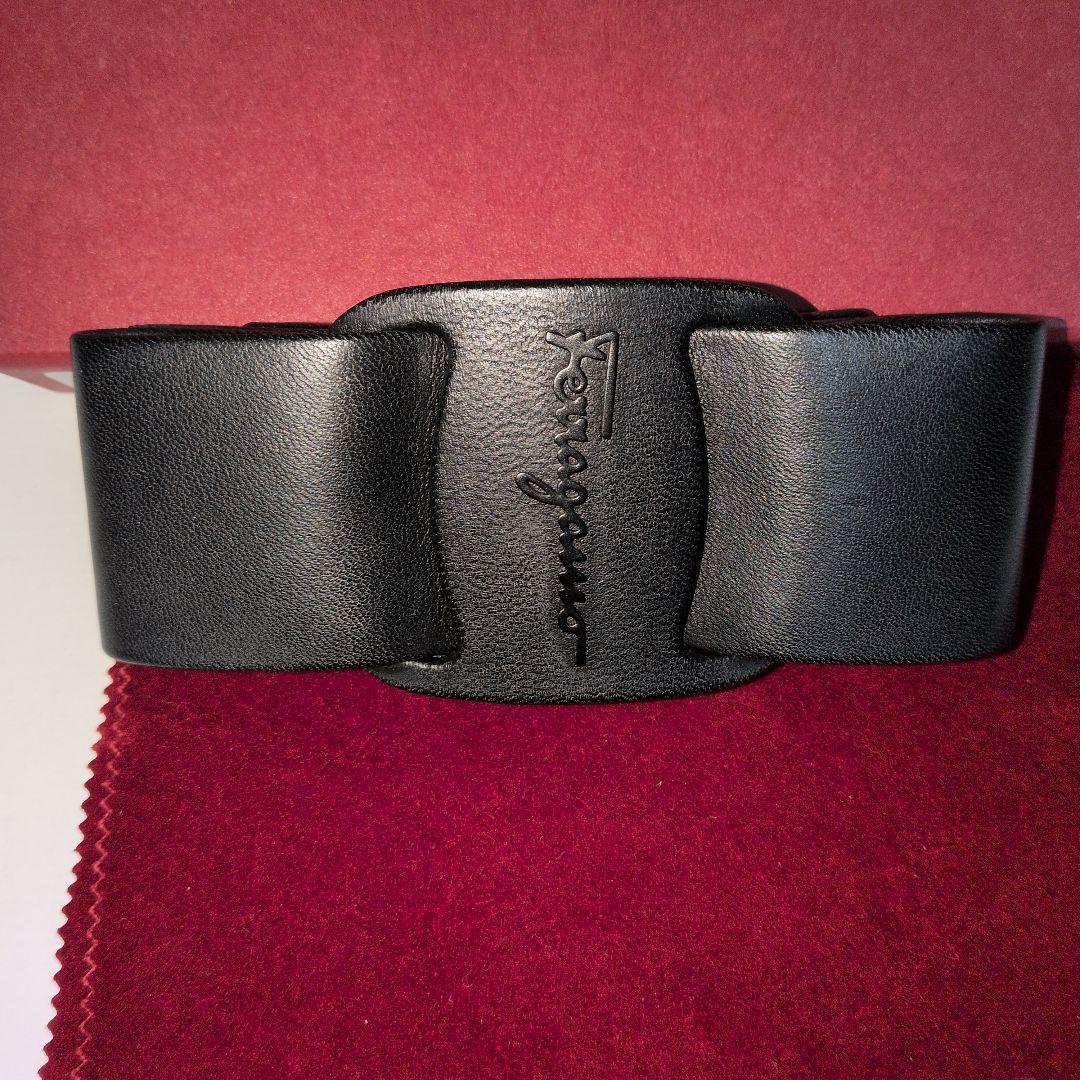 Salarone Ferragamo ブラックレザー バレッタ