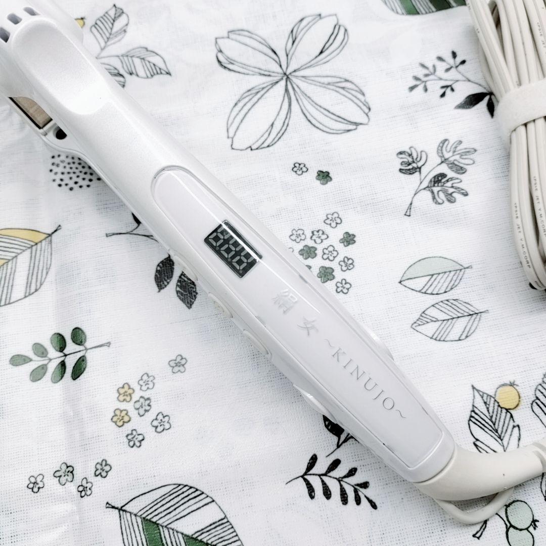 ほぼ未使用⭐️付属品完備 KINUJO 絹女 ストレート アイロン ホワイト