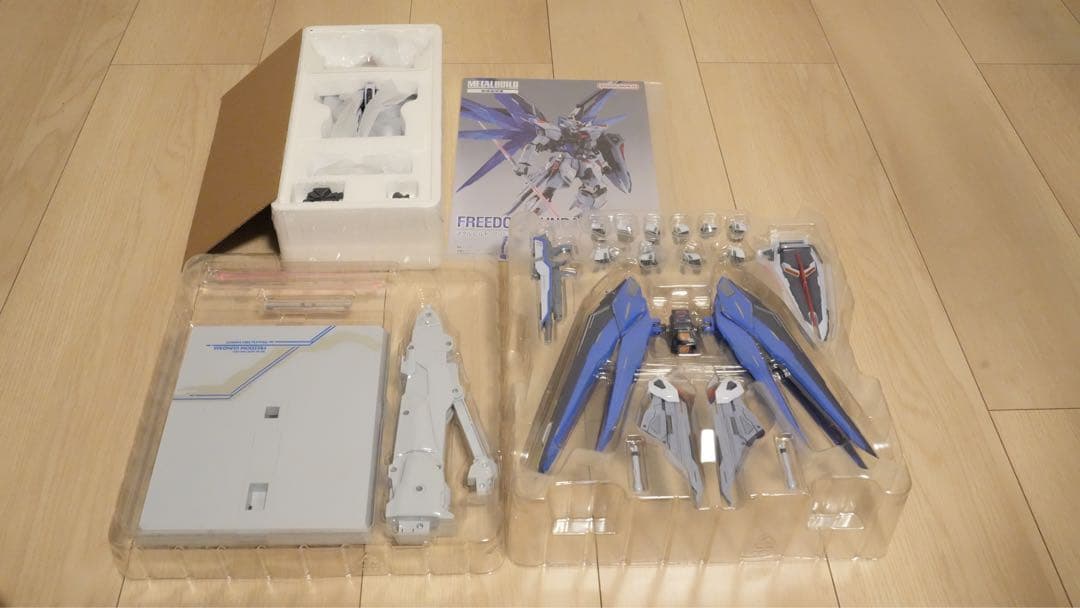 L BUILD メタルビルド　フリーダムガンダム　スノースパークル