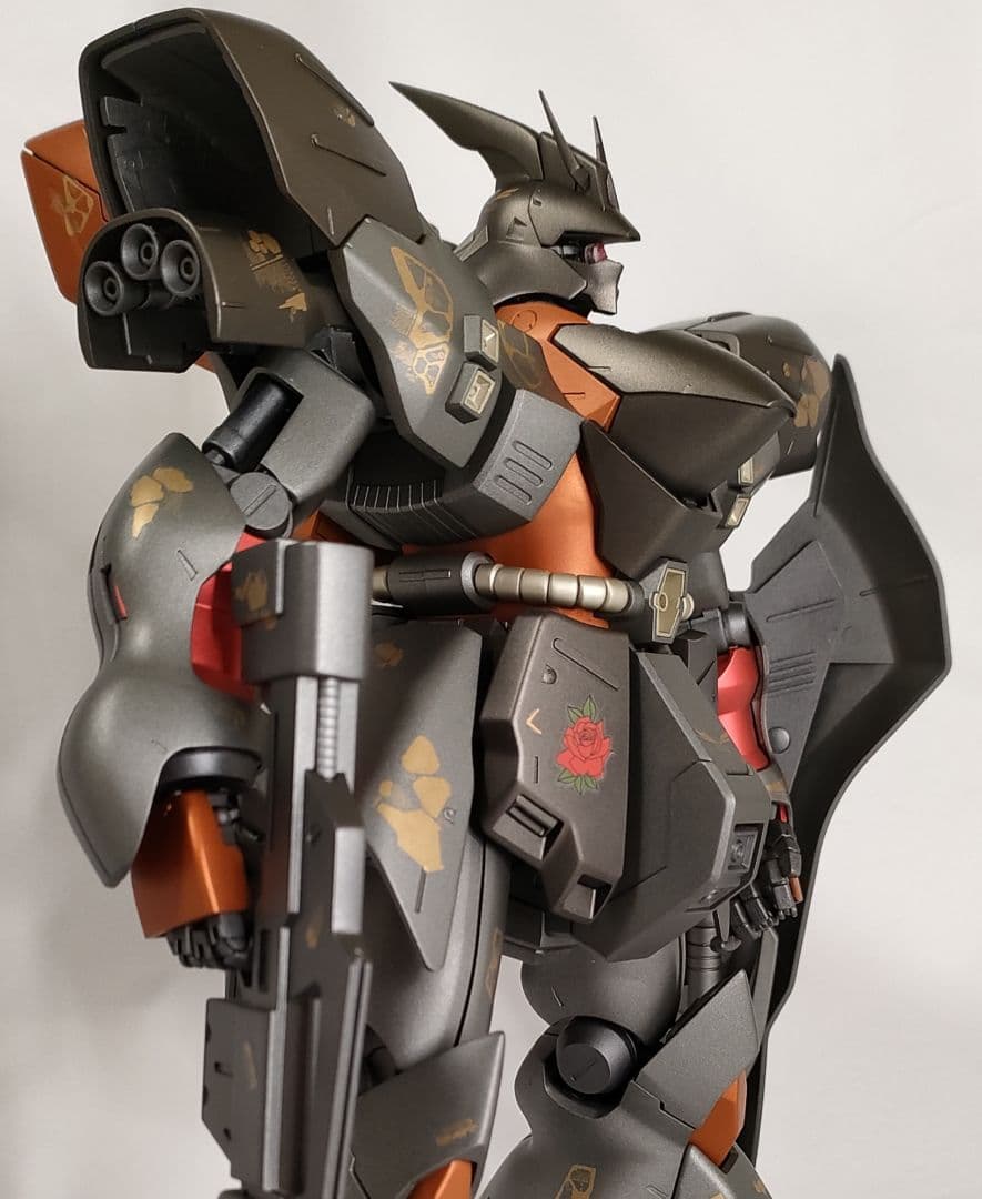 ガンプラ 塗装済完成品 MG MSN-04 サザビー