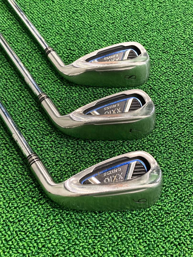 ゼクシオクロスアイアン　8本セット　スチールR