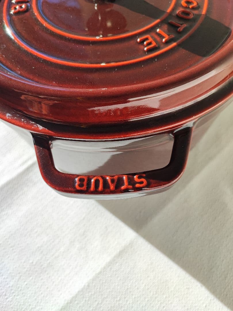 staub　ピコココット ラウンド 24 グレナディンレッド