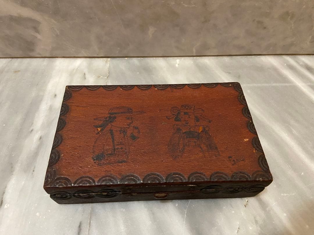 古道具坂田 坂田和實 取扱い品 木製茶箱 手描き人物画 波型縁取り