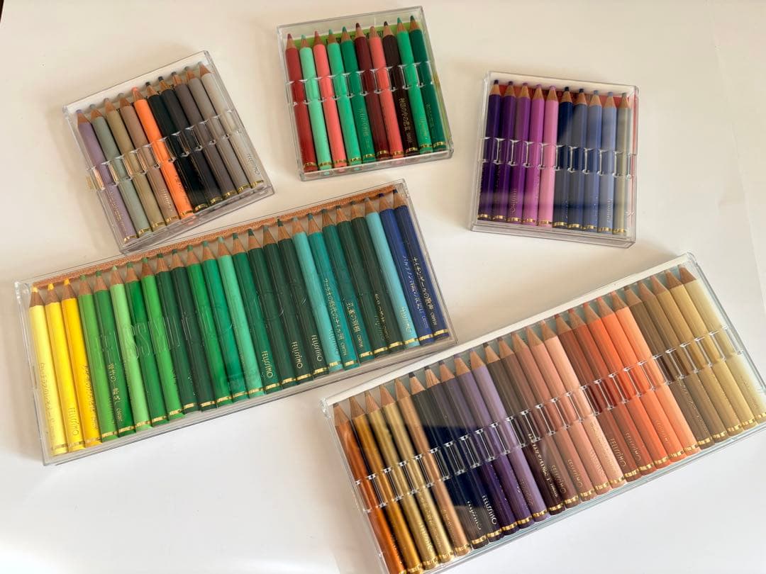 # 新品未使用 色鉛筆セット 多色 透明ケース入り