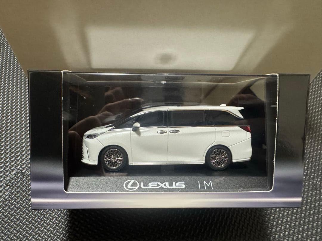 レクサス LM 1/43 左ハンドル ソニッククォーツ