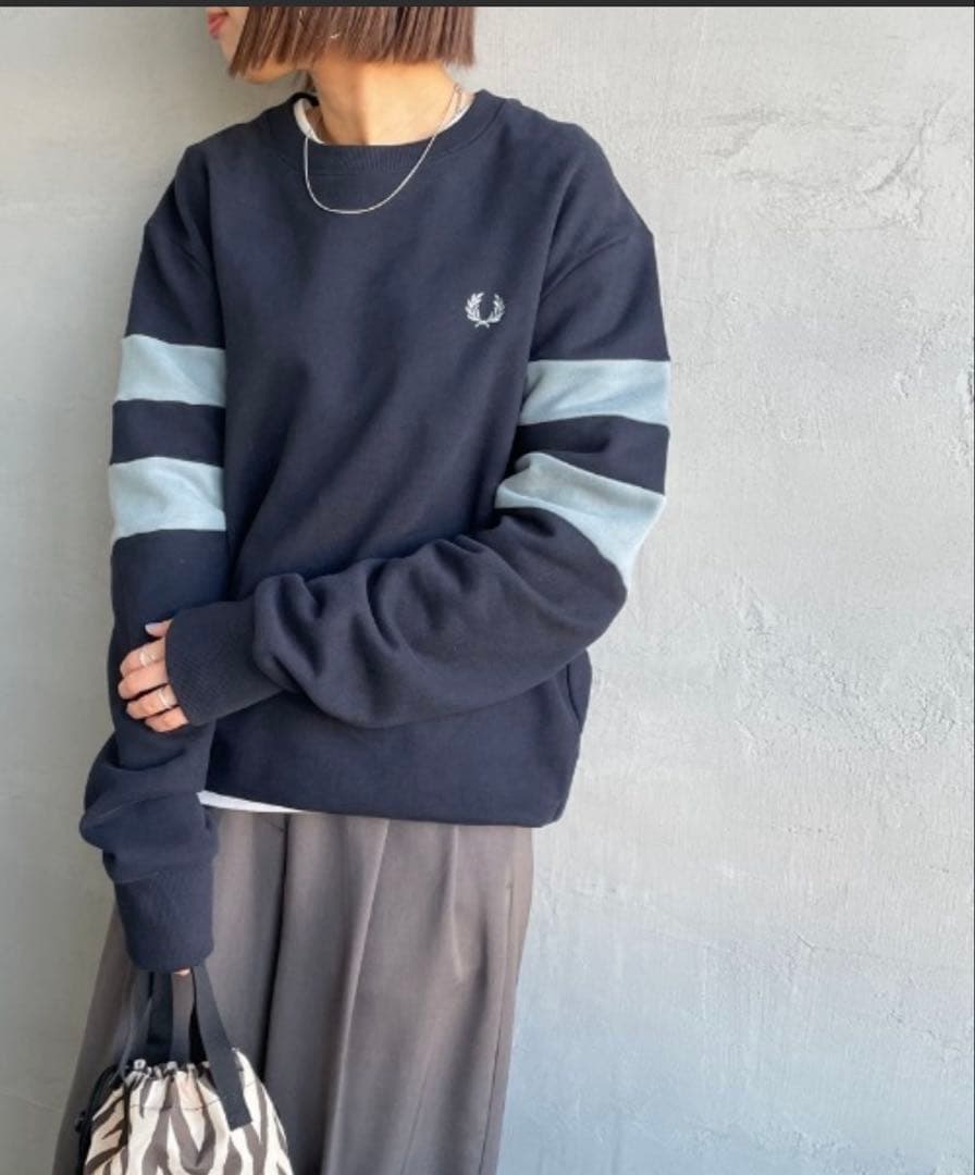 FREDPERRY スウェット　完売品　ネイビー