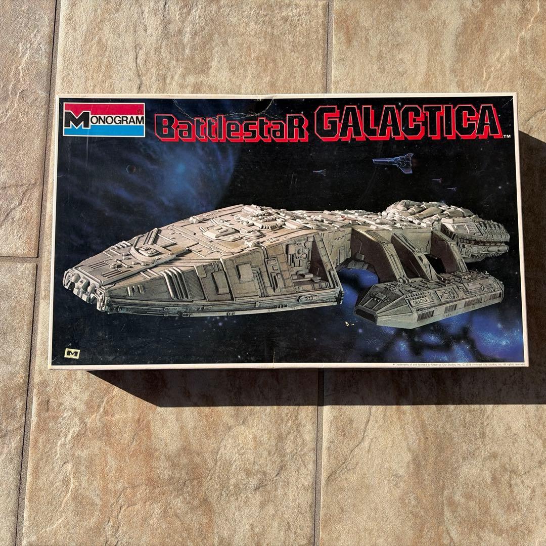 超貴重　モノグラム 宇宙空母　ギャラクティカ