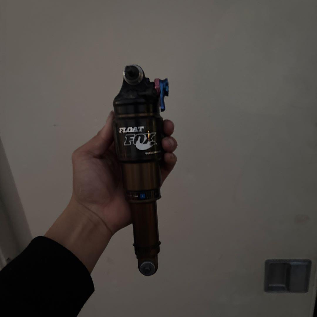 FOX FLOAT リアサスペンション