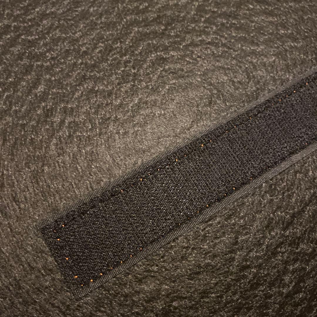 ほぼ新品　1人掛けソファー　大きめソファー　ローソファ　背もたれ木製　お洒落