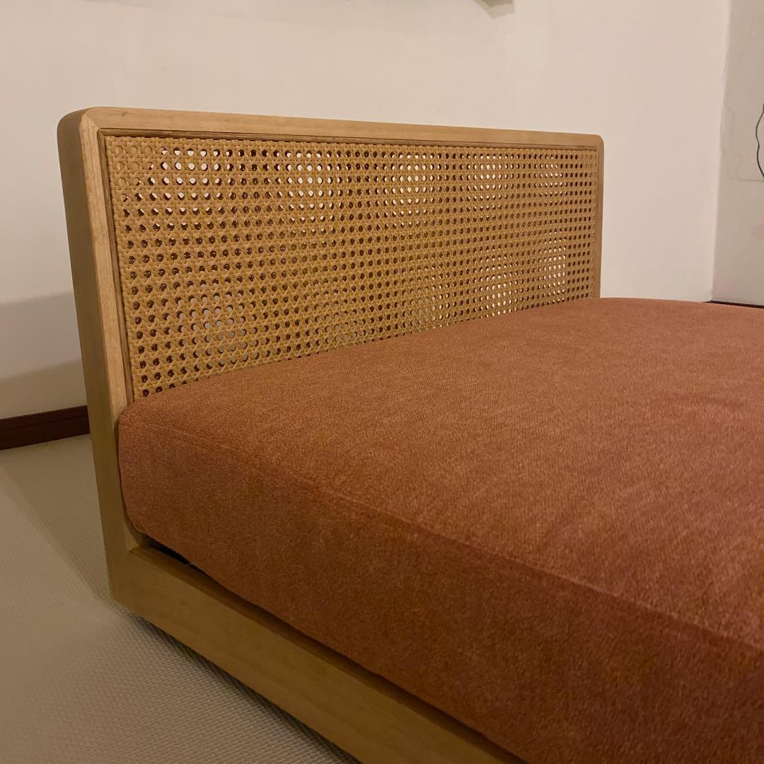 ほぼ新品　1人掛けソファー　大きめソファー　ローソファ　背もたれ木製　お洒落