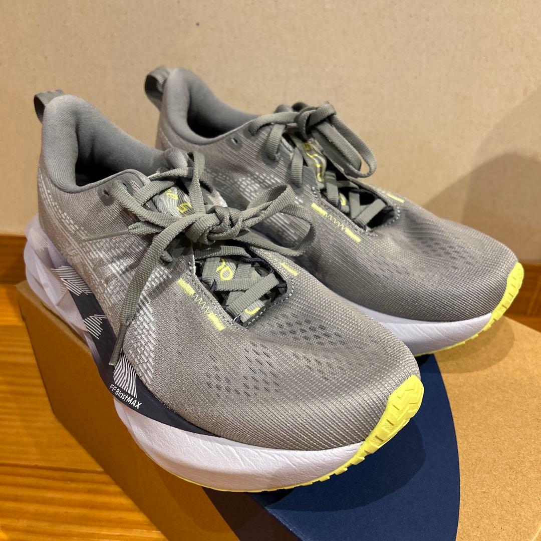 asics（アシックス）ノヴァブラスト5 ウィメンズ　ランニングシューズ24cm