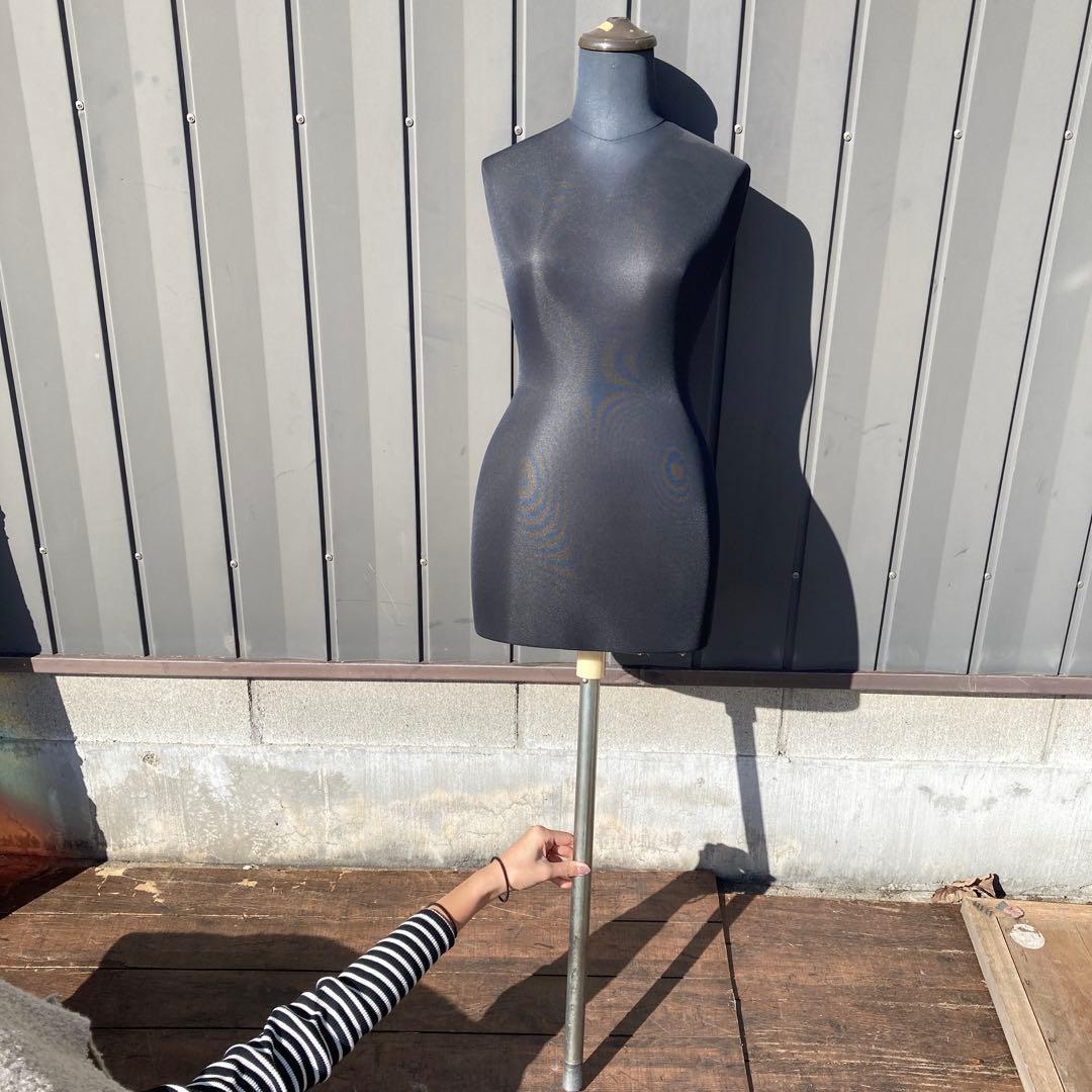 【美品】レディース トルソー マネキン 9号相当 ブラック 鉄脚ベース 土台なし