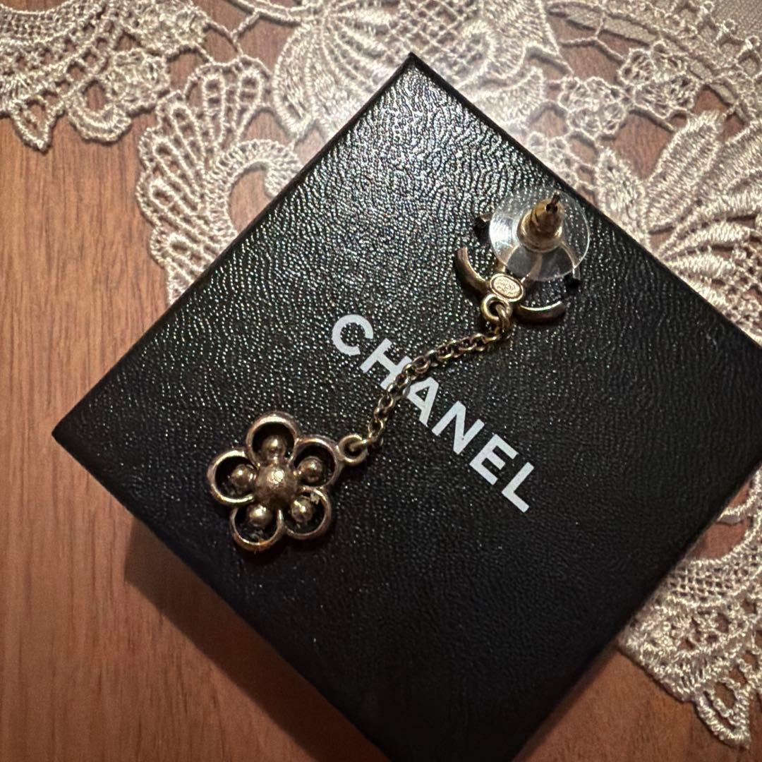CHANEL シャネル 2019 ピアス　片方