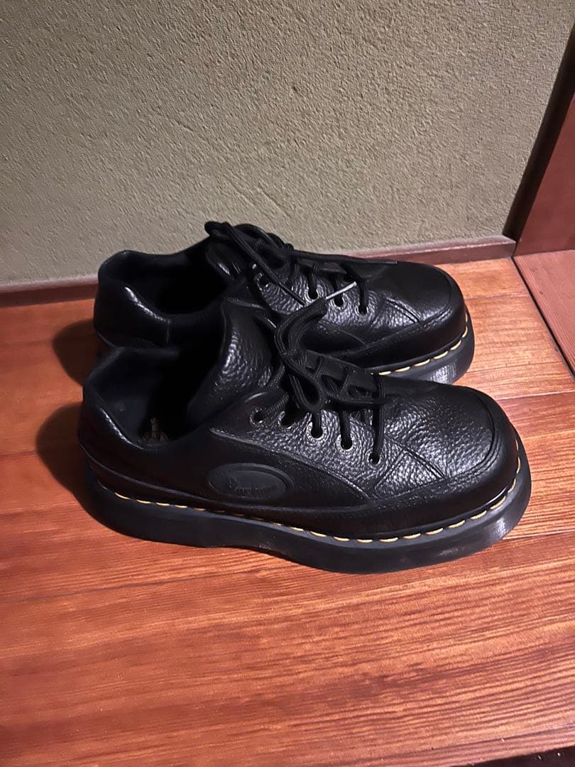 Dr.Martens BUZZ 5 ホール シューズ