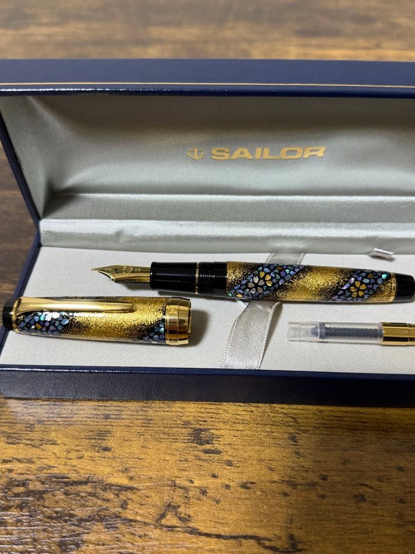 新品未使用　内閣総理大臣　特別慰労品 螺鈿蒔絵 桜流れ セーラー　万年筆　M