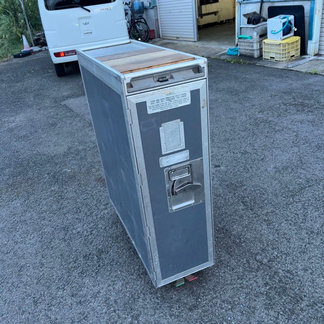 機内ミールカート