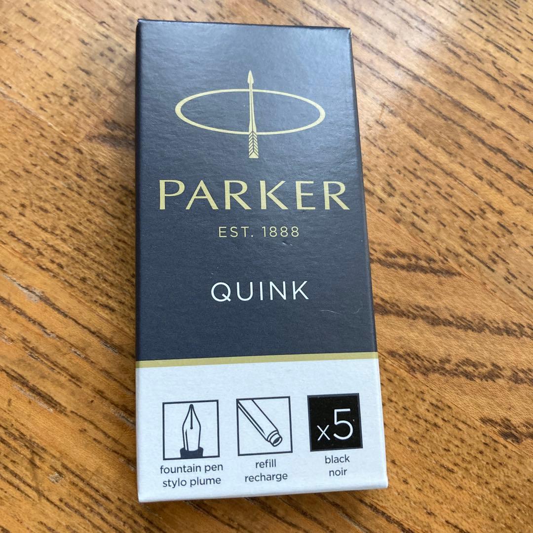 かっこいい正統派　パーカー　万年筆　インク5本付き