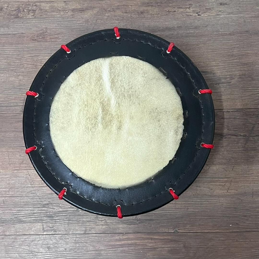 【新品】【蔵出し】締め太鼓 牛革 和太鼓 バチ付 台付 平太鼓 入門用