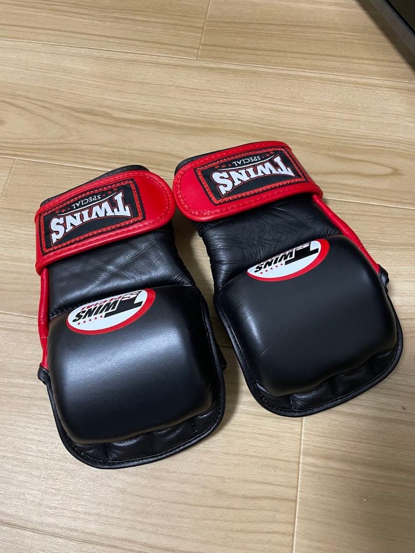 Twins オープンフィンガーグローブ 黒/赤　Lサイズ　MMA 総合格闘技