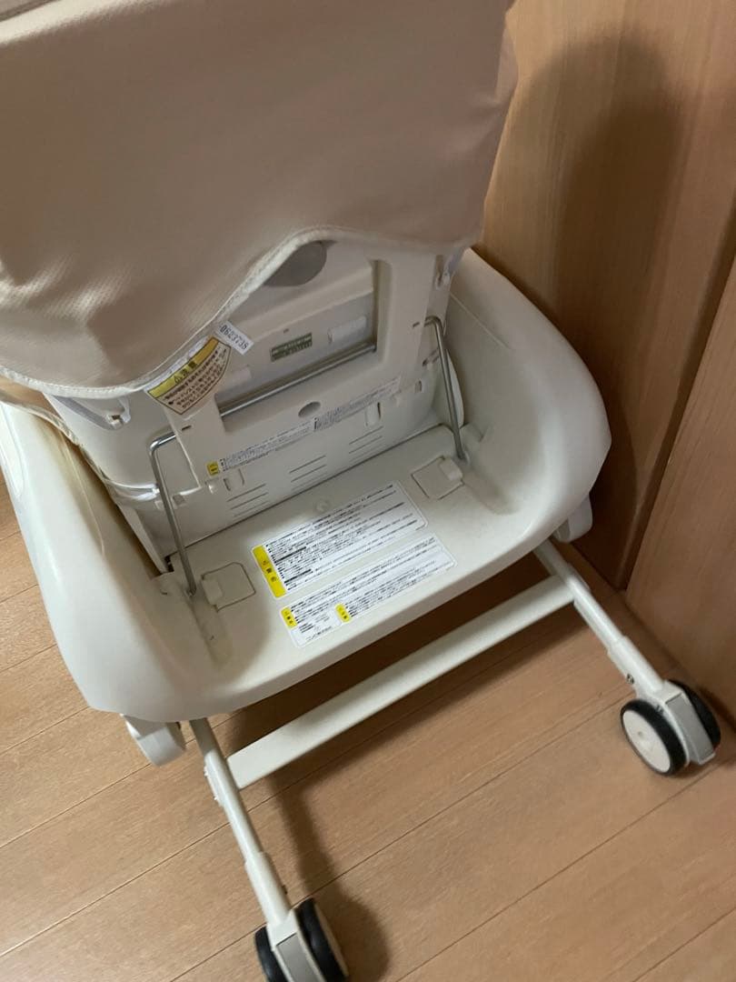 コンビ　ルシエスAT 電動ハイローチェア