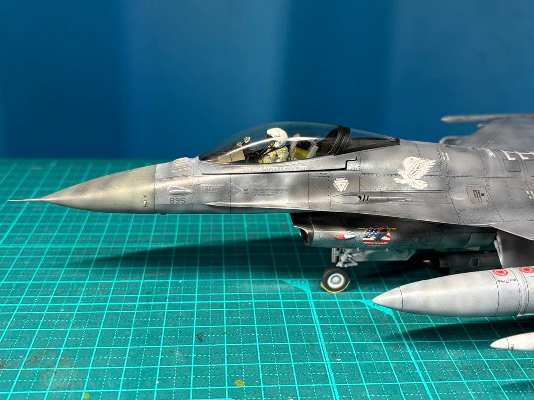 戦闘機　プラモデル完成品　タミヤ　1/48 F-16CJ