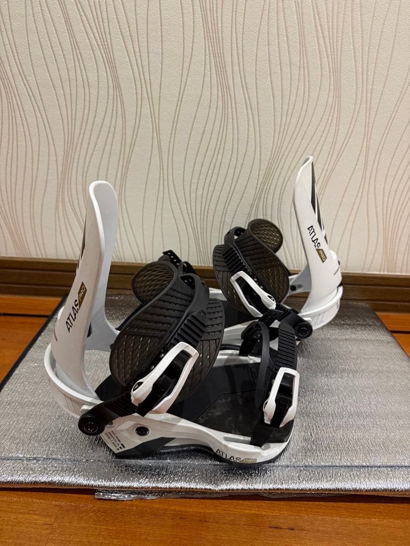 UNION ATLAS PROスノーボードビンディング ホワイト　Sサイズ