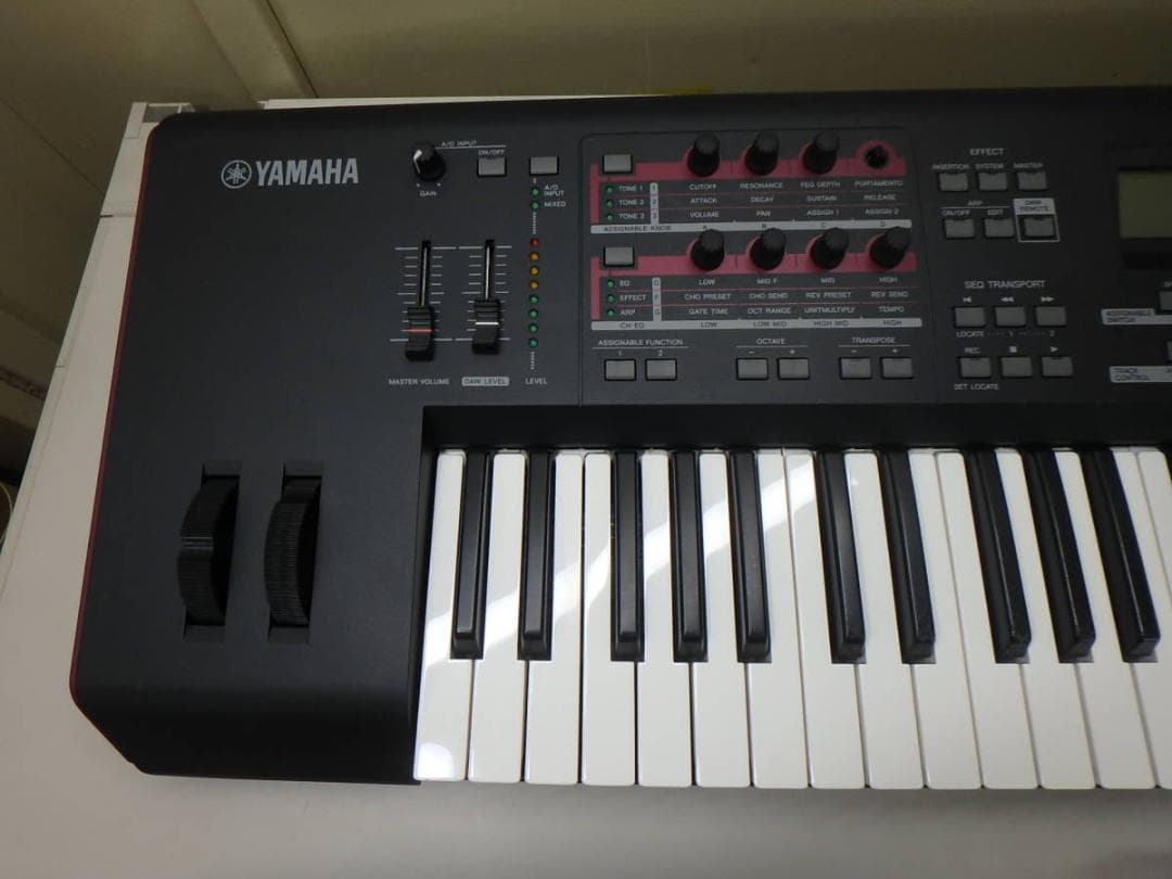 【シンセサイザー本体】YAMAHA MOXF6 中古品・現状品　音出し確認済