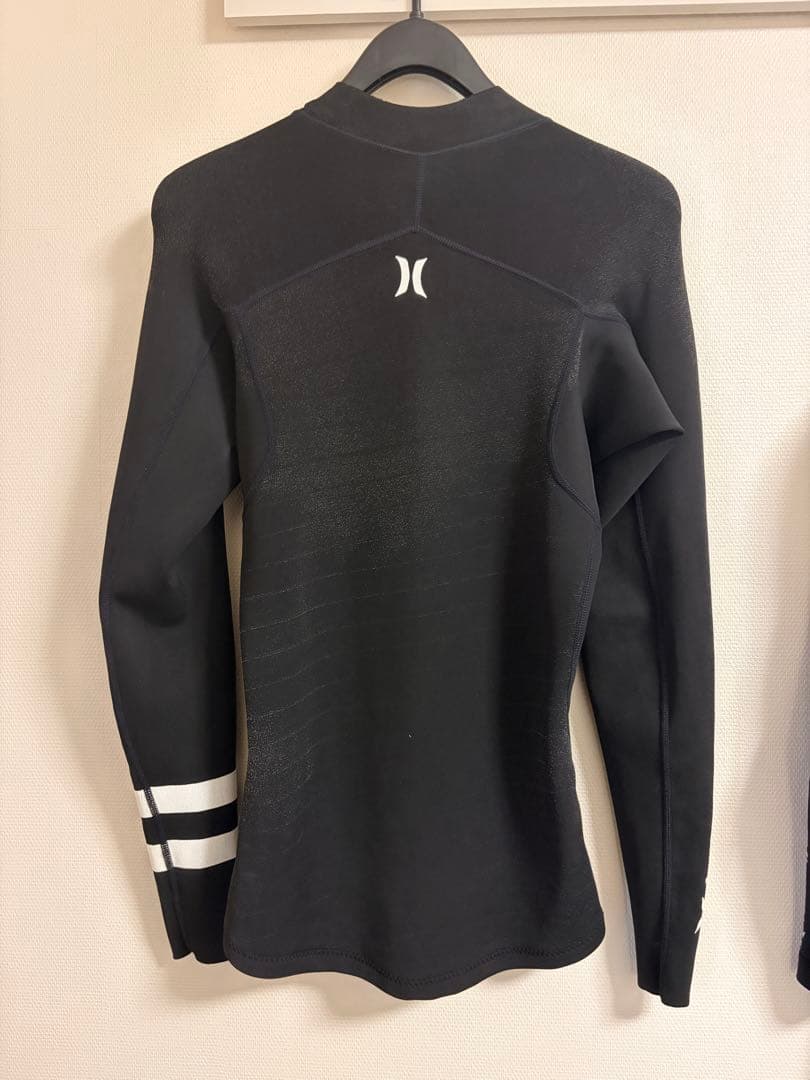 Hurley ブラック 長袖タッパー