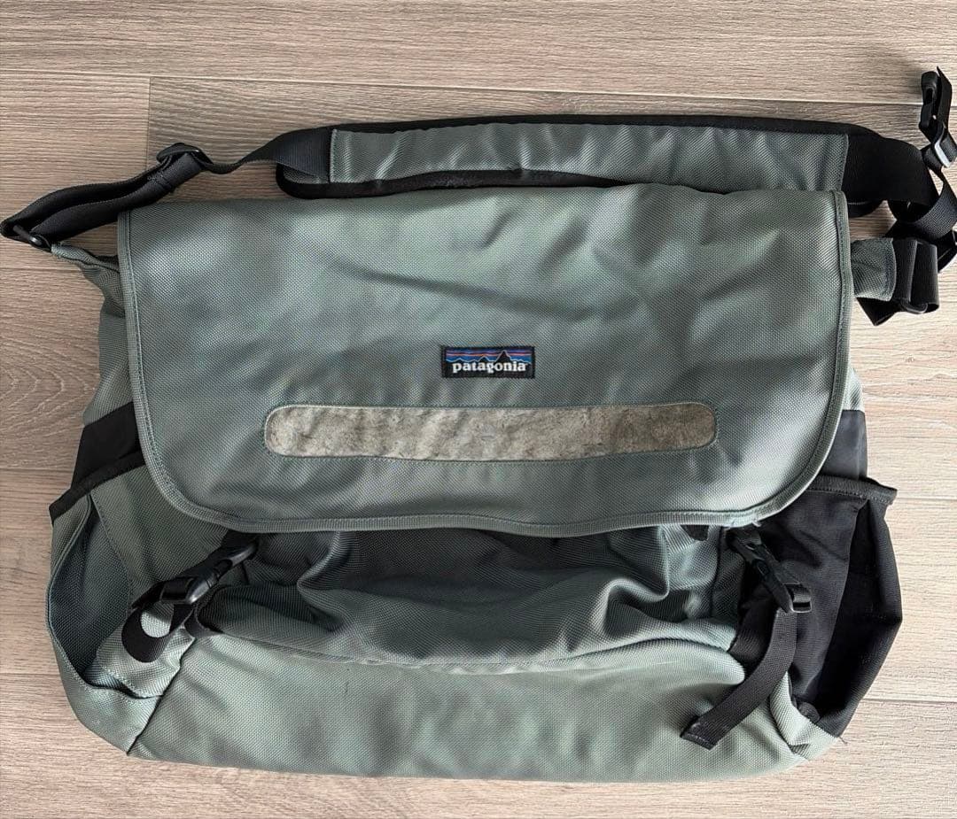 patagonia メッセンジャーバッグ クリティカルマスバッグ　グレー