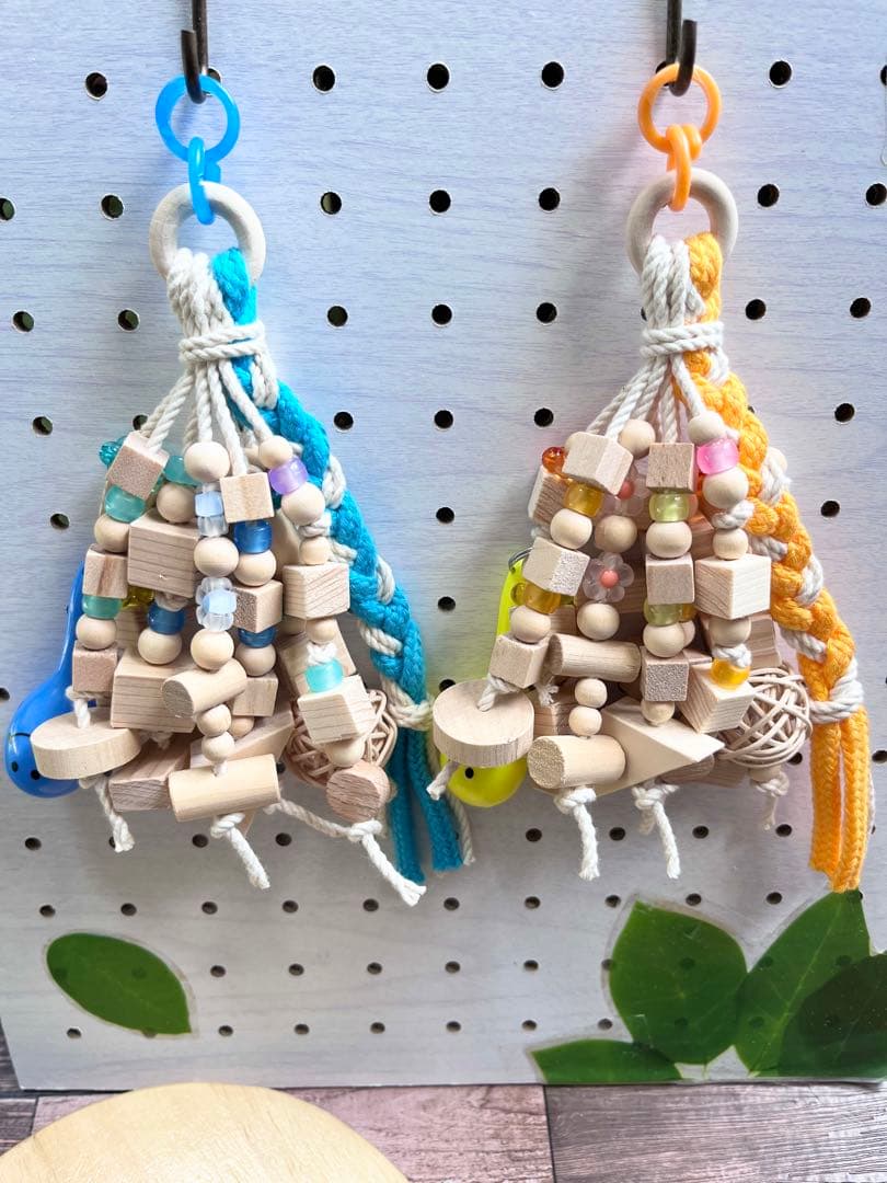 インコおもちゃ　鳥おもちゃ　木のじゃらじゃらマンチボールマラカス　バードトイ