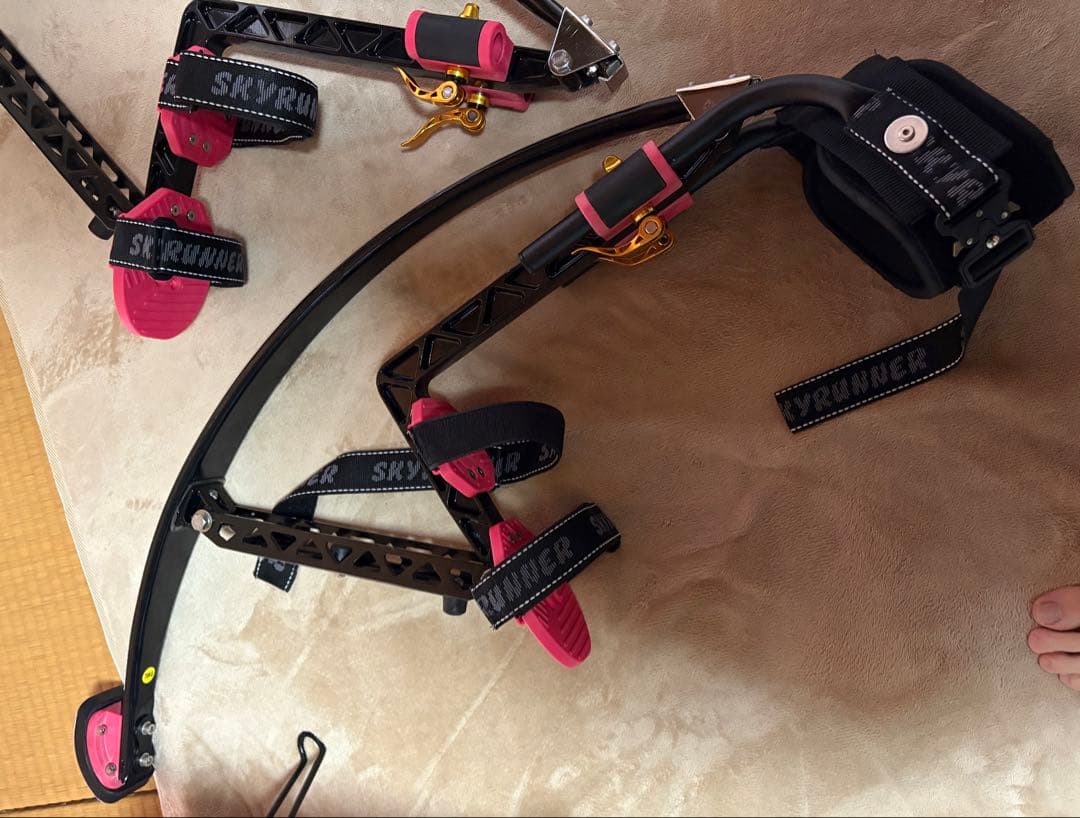 ジャンピングスティルト　SKYRUNNER 大道芸　テーマパーク