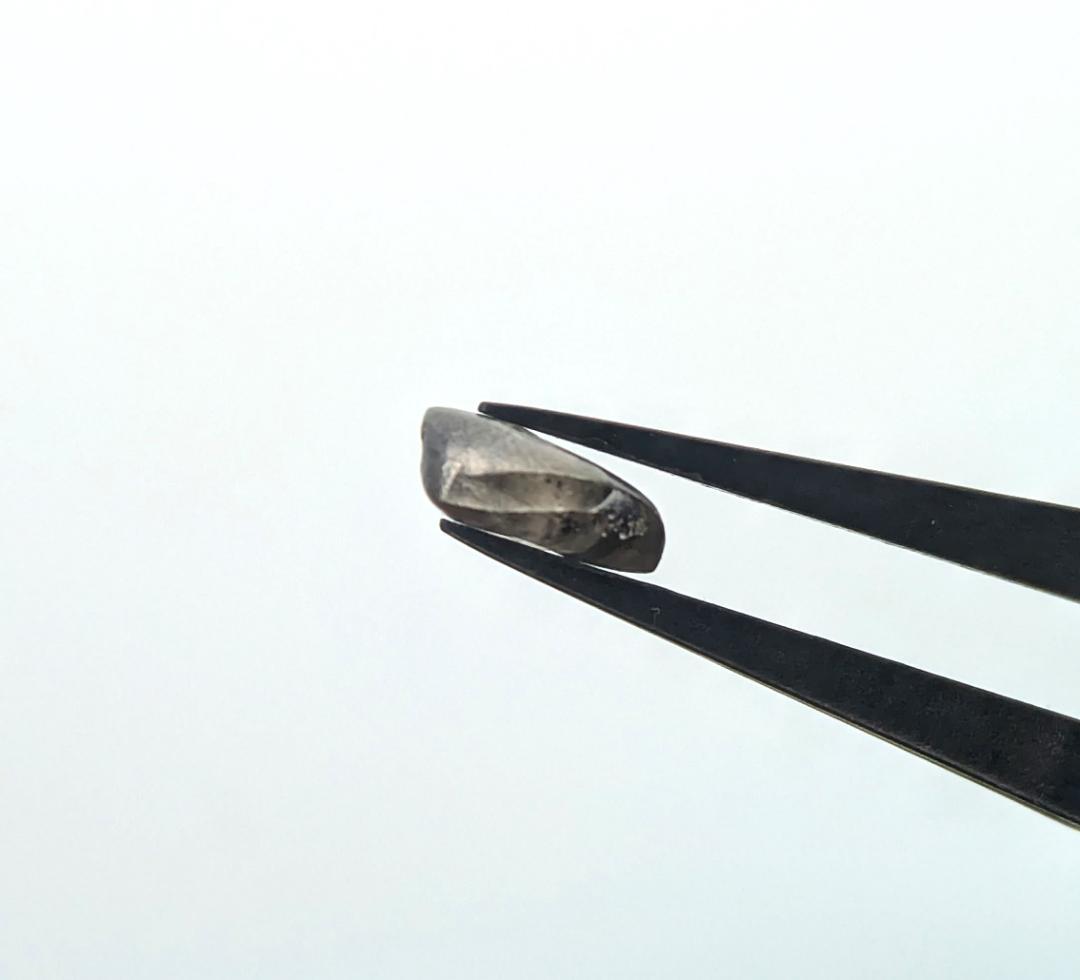 天然ダイヤモンド（蛍光アリ）　2.345カラット