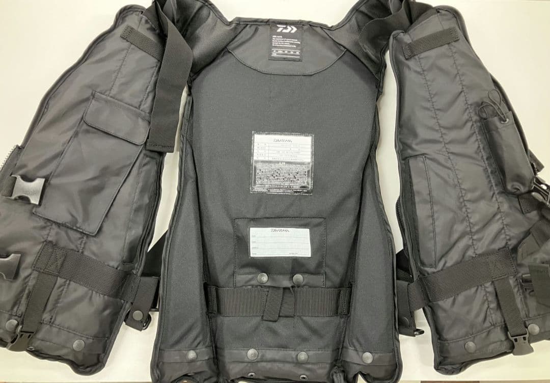 【ダイワ　フローティングジャケット】