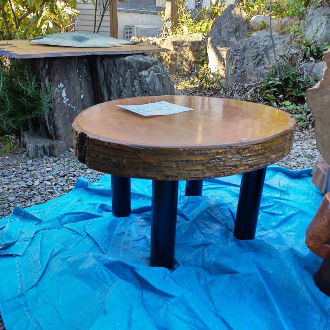 イチイ（一位）の切り株のちゃぶ台です。